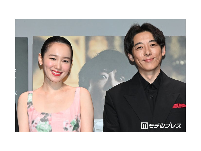飯豊まりえ、高橋一生（C）モデルプレス
