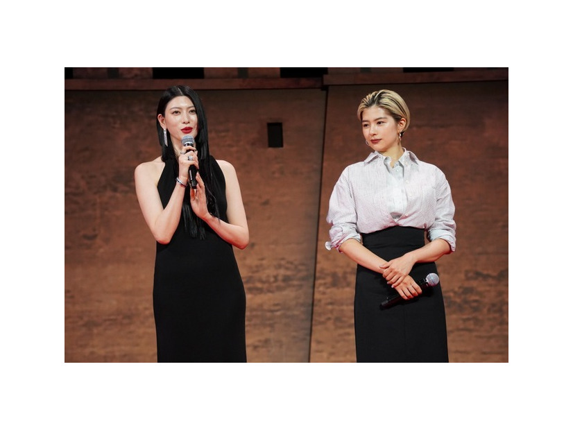 三吉彩花　佐久間由衣