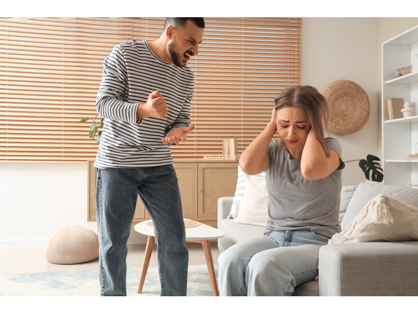 「自称」小説家（無職）のモラハラ夫を支え続けた看護師の妻。ついに殴られた日、夫が大声で叫んだ「信じがたい言葉」とは