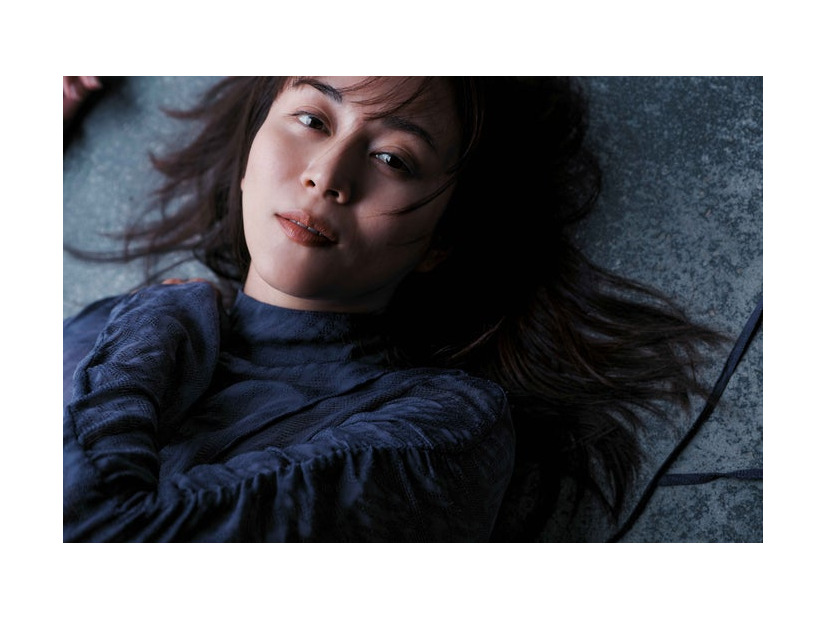 比嘉愛未／撮影：三宮幹史／『比嘉愛未エッセイ集 またね。』（6月10日発売／講談社）より