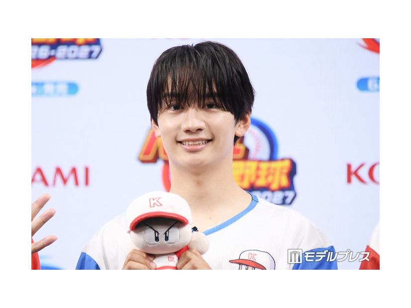 新幹線移動中もパワプロに夢中で末澤誠也を放置していた藤原丈一郎（C）モデルプレス