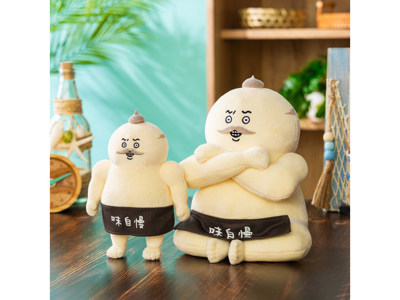 どっしりおすわり島二郎ぬいぐるみ（写真右）3,190円