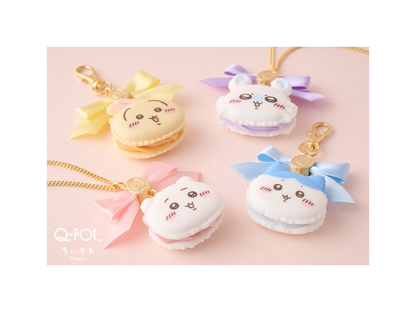 マカロン ネックレス 13,200円/バッグチャーム 各11,000円(税込み)