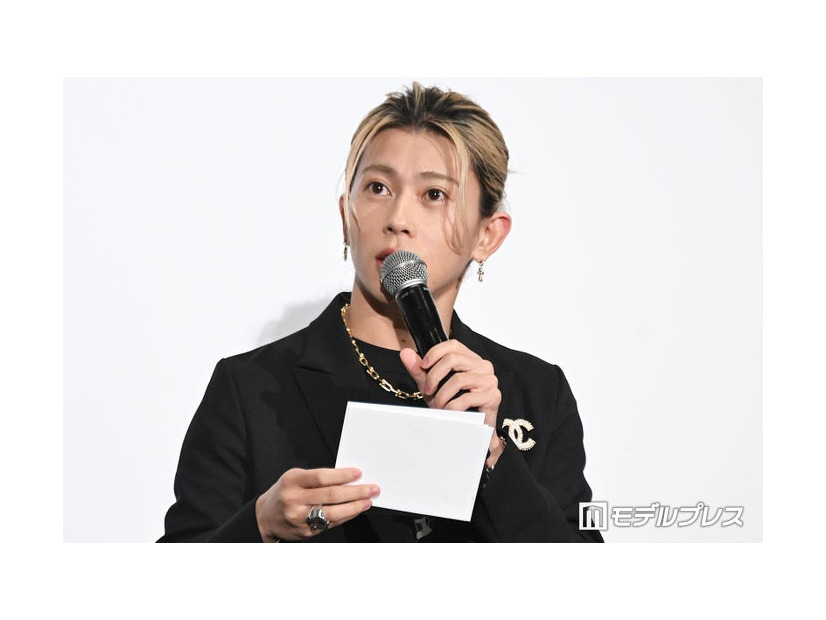 向井康二からのダミーの手紙を読まされる末澤誠也（C）モデルプレス