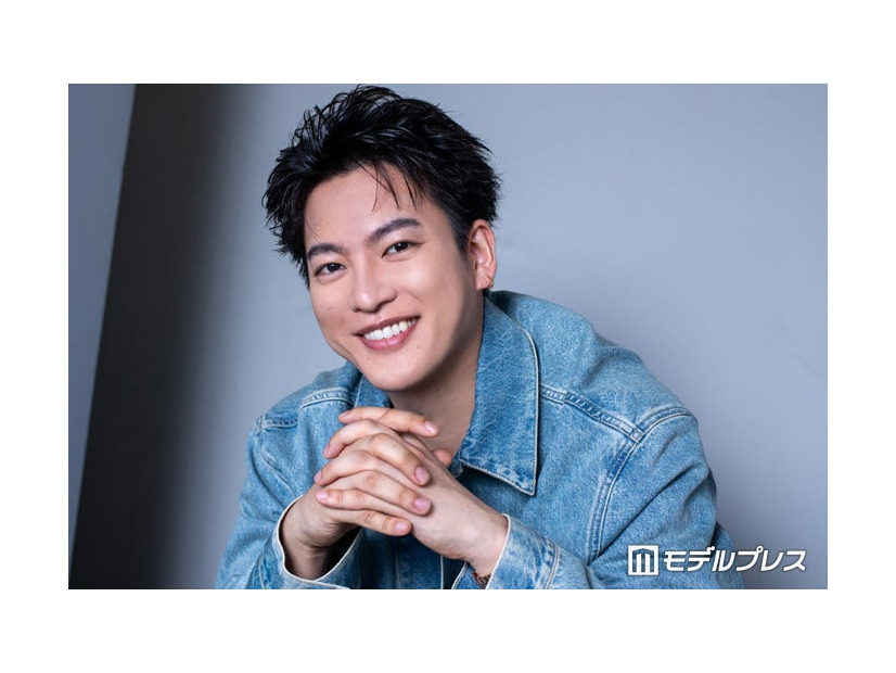 モデルプレスのインタビューに応えた三山凌輝（C）モデルプレス