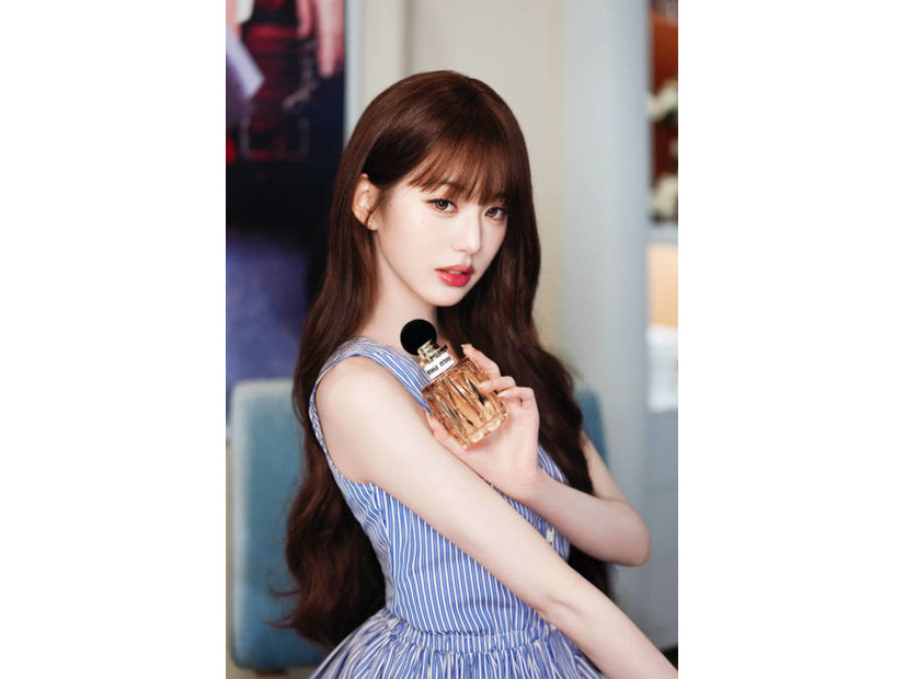Miu Miu Beauty、六本木ヒルズにて没入型ポップイベントを開催中。アンバサダーのIVEウォニョンも訪問
