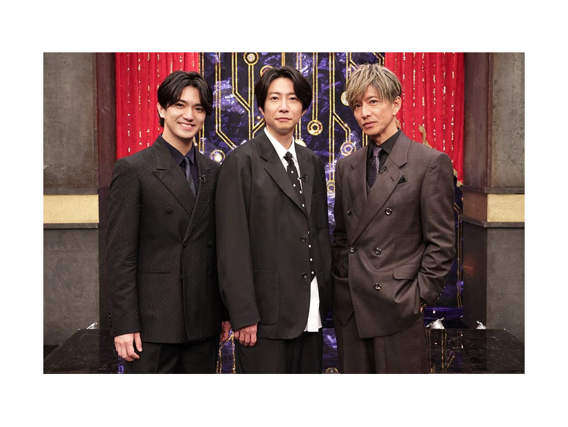 （左から）正門良規、相葉雅紀、木村拓哉（C）フジテレビ