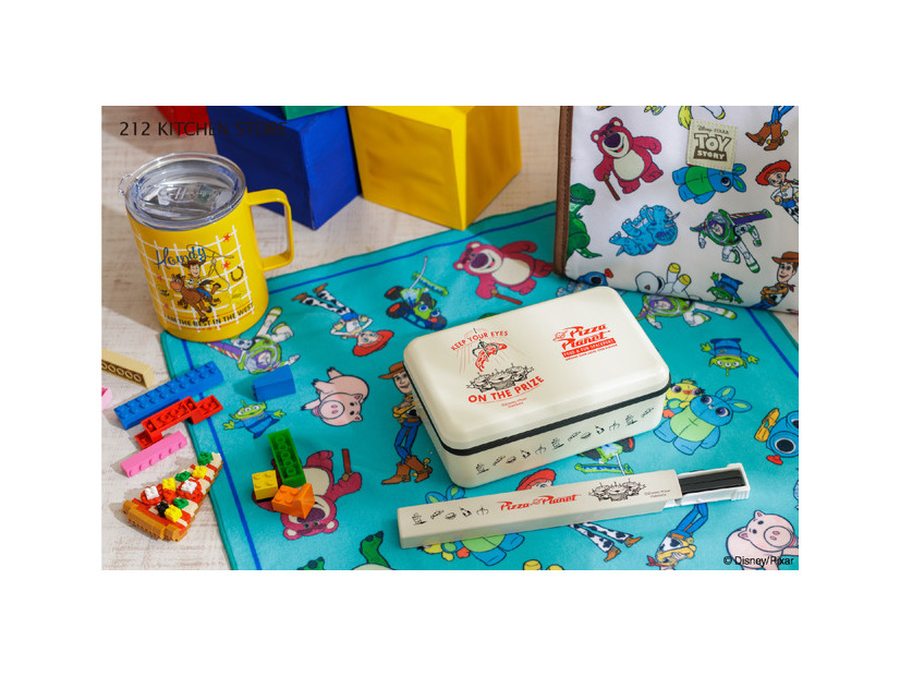 ステンレスマグ￥3,300/スクエアランチBOX 各￥2,970/箸箱セット ￥1,650/くっつくランチクロス 各￥1,980/保冷ランチバッグ 各￥2,970