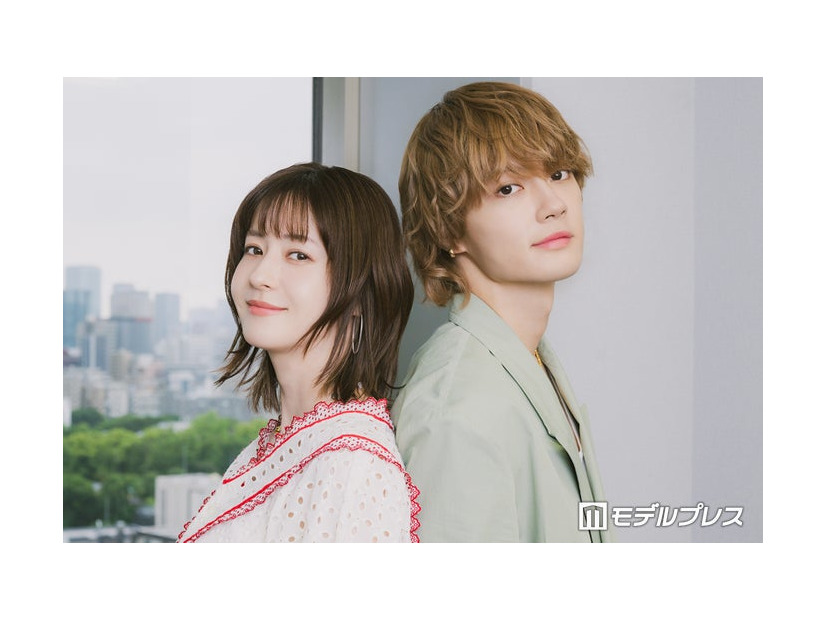 モデルプレスのインタビューに応じた松本若菜、佐野勇斗（C）モデルプレス