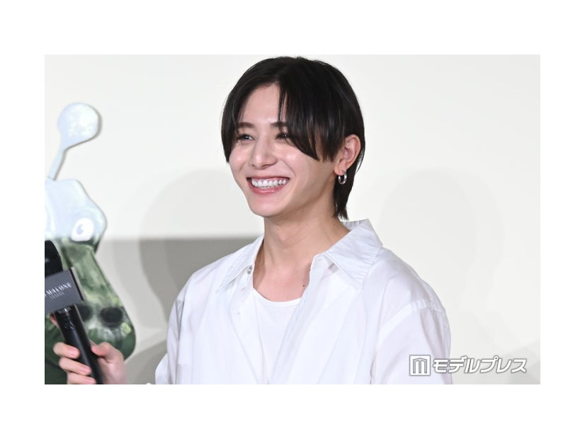 香水を身にまとい「僕を嗅ぎたいですよね？」と問う山田涼介（C）モデルプレス