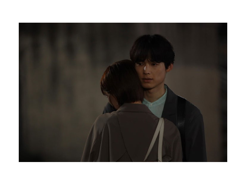 岡崎紗絵、松村北斗「告白－25年目の秘密－」第5話（C）日本テレビ