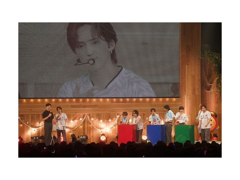 Travis Japan、鄭大世（C）フジテレビ