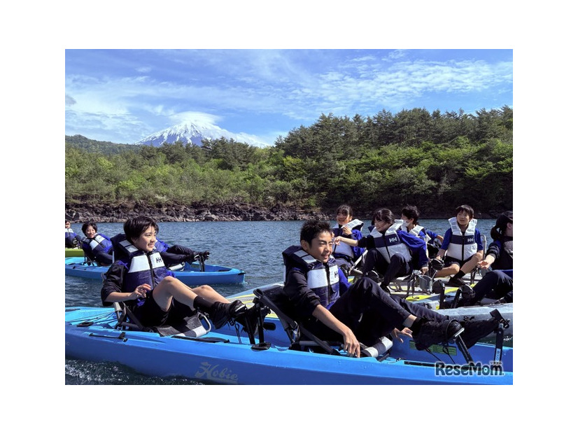 自然教室（山梨県西湖）のようす（中学校）