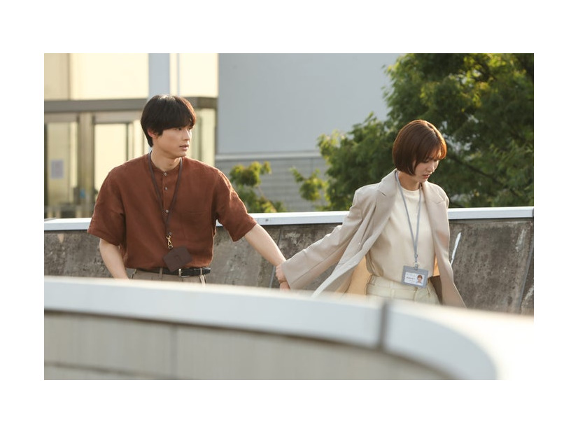 松村北斗、岡崎紗絵「告白－25年目の秘密－」第7話（C）日本テレビ