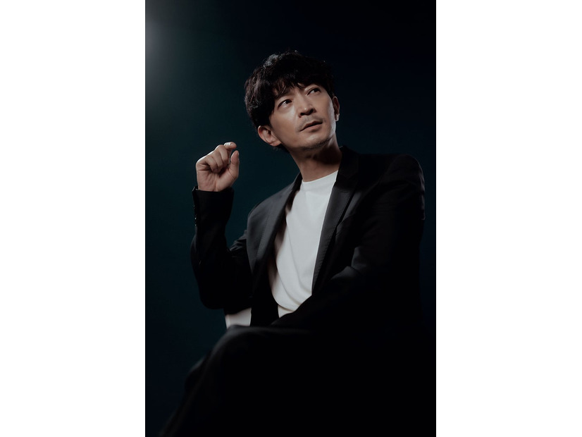 津田健次郎「モデルプレスカウントダウンマガジン vol.13」（東京ニュース通信社刊）写真：野間憲治