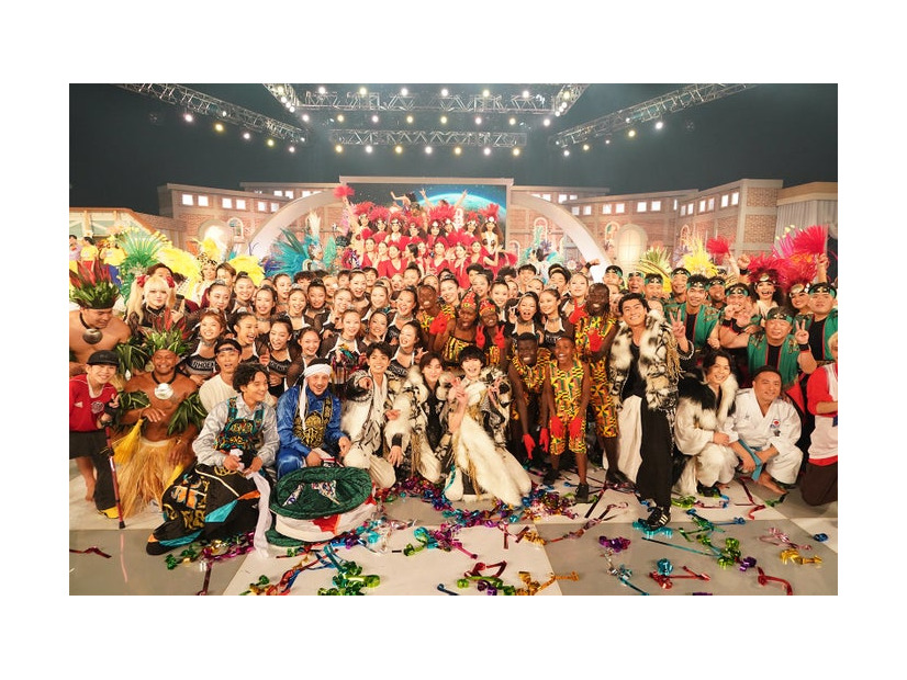 SixTONESら「ボーダーレスLIVE」の様子（C）日本テレビ