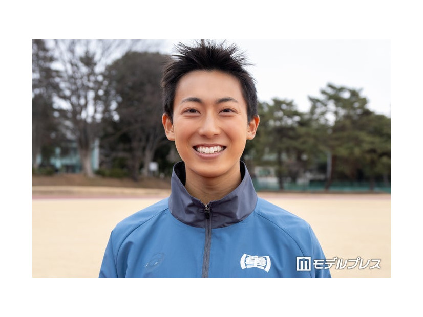 インタビューに応じた山崎雄大（C）モデルプレス
