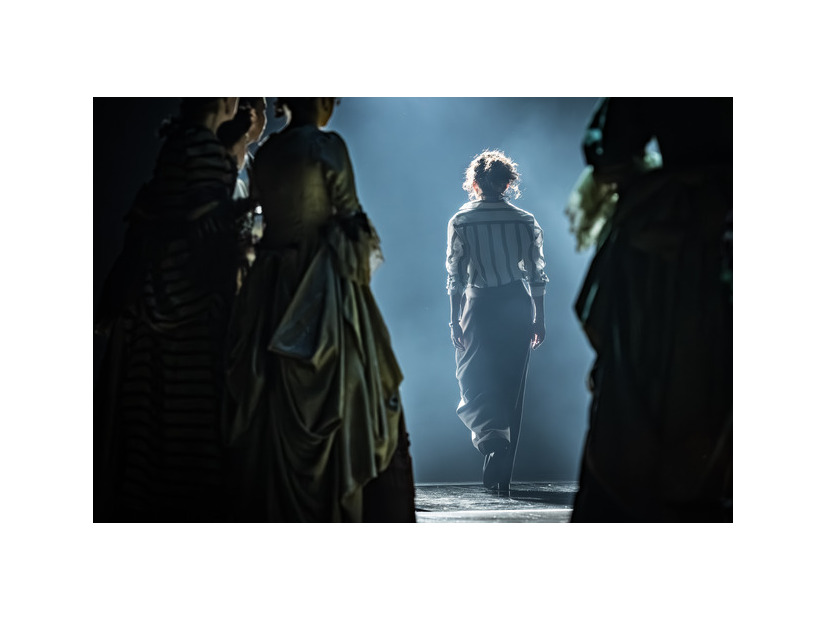 NTLive　『人間嫌い』 Photo © Marc Brenner