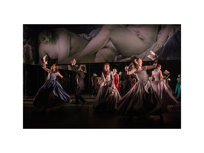 NTLive　『危険な関係』 Photo © Sarah Lee