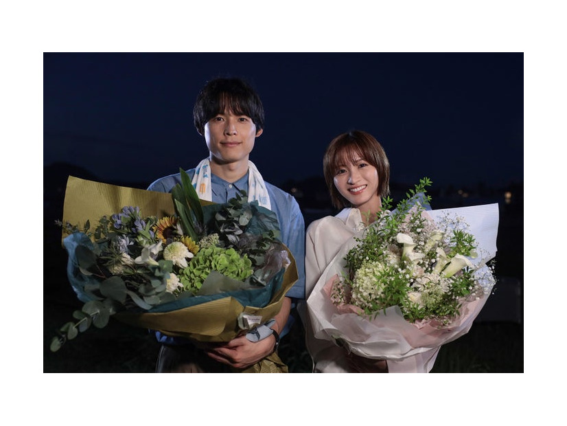 松村北斗、岡崎紗絵（C）日本テレビ