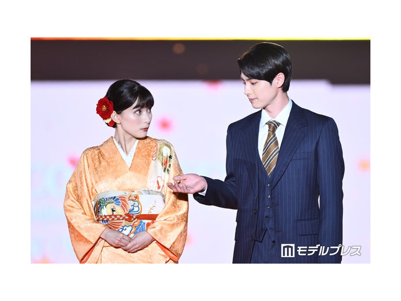 芳根京子、本田響矢（C）モデルプレス