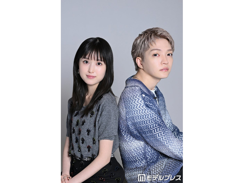 モデルプレスのインタビューに応じた西畑大吾＆福本莉子（C）モデルプレス