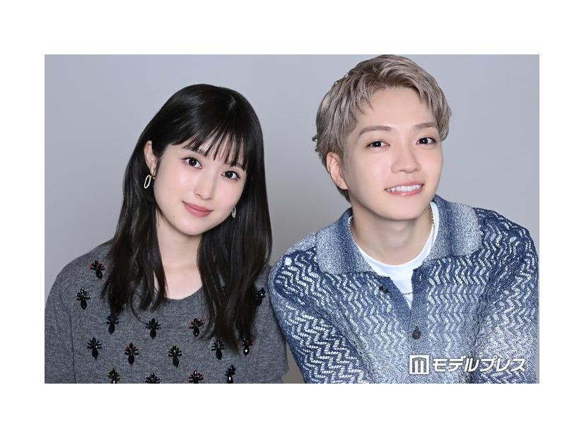 モデルプレスのインタビューに応じた西畑大吾＆福本莉子（C）モデルプレス