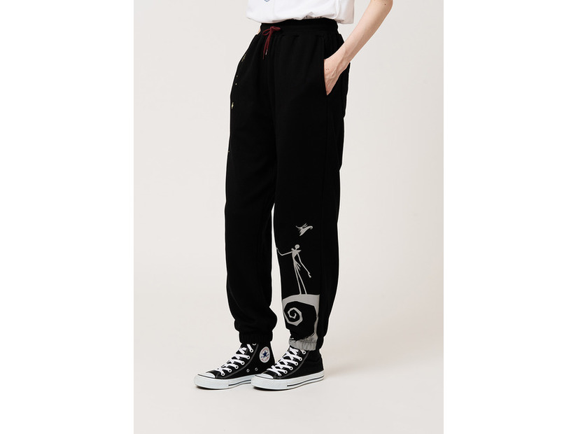 スパイラル・ヒル｜スウェットパンツ／¥7,900／©Disney