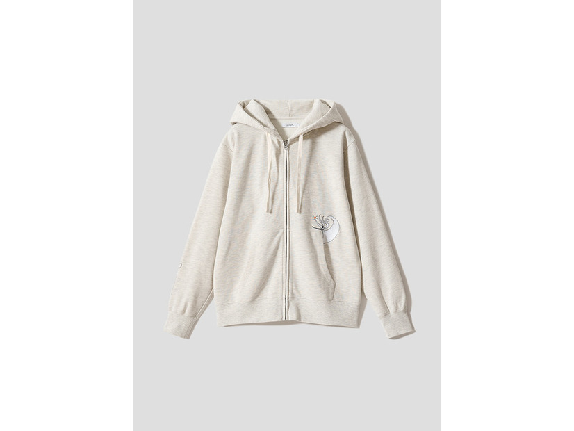 ゼロ｜ジップパーカー／¥9,900／©Disney