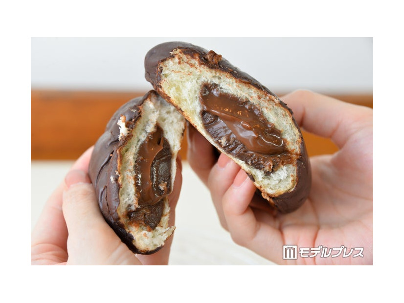 中にはとろっとしたチョコクリームが（C）モデルプレス