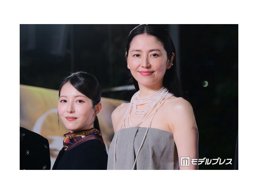 「ゴジラ-0.0」ジャパンプレミア・銀座カーペットアライバルに出席した浜辺美波、長澤まさみ（C）モデルプレス
