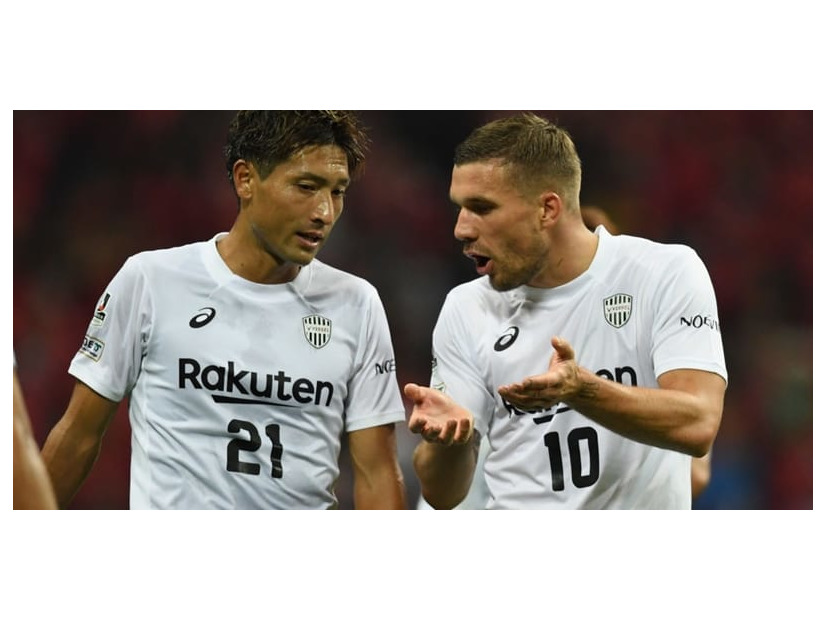 高原直泰と対談したポドルスキ、「沖縄サッカーキャンプ」で感じたこととは