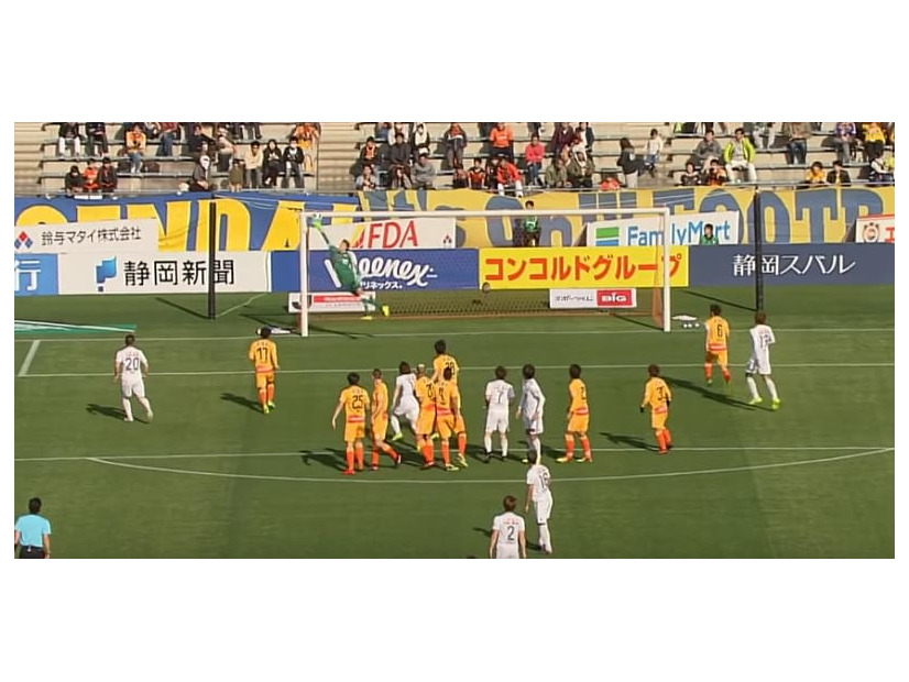 清水GK六反勇治、驚異の跳躍力で「スーバーセーブ」！野津田の超FKを