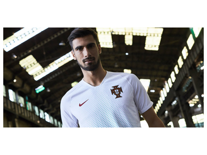 ポルトガル代表、「クロス」を散りばめたW杯アウェイユニフォームを発表！