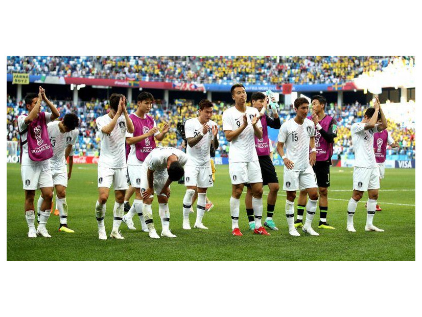 W杯から帰国の韓国代表に生卵…その映像が話題に