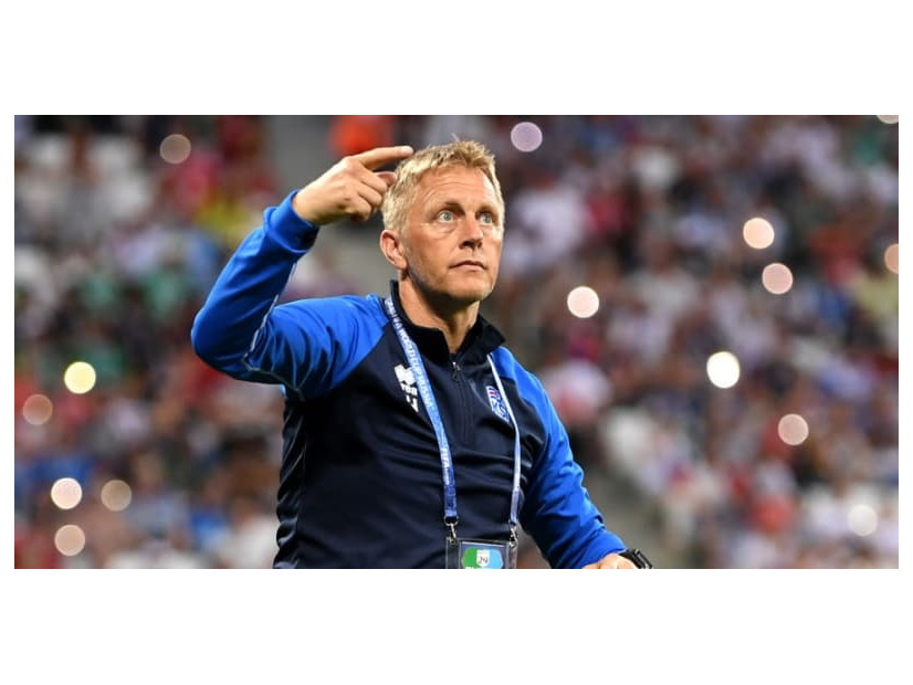 W杯のアイスランド代表監督、退任して歯科医に転向！？