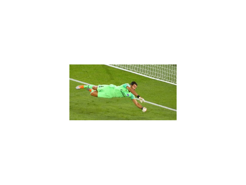 40歳GKブッフォンがやった！PSG選手を救ったスーパーセーブを見よ