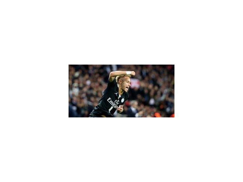 「超FK」2発、ネイマールのハットトリックを見よ！9年ぶりの快挙だ