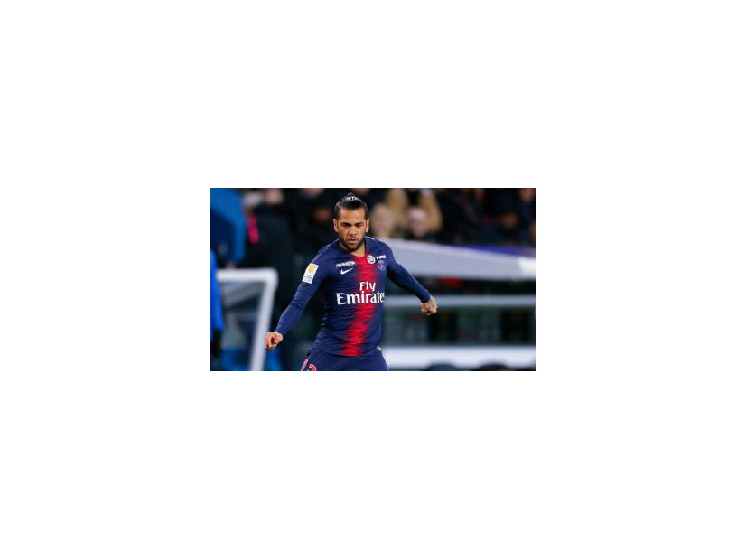 PSG、ダニ・アウヴェスを中盤で起用…結果は