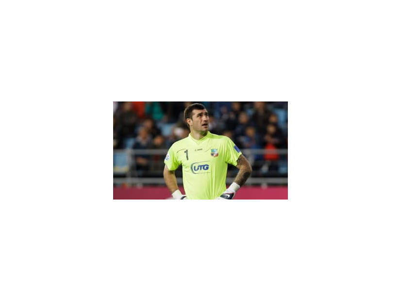 日本代表を苦しめたウズベキスタンGK、35歳にして初の海外移籍！