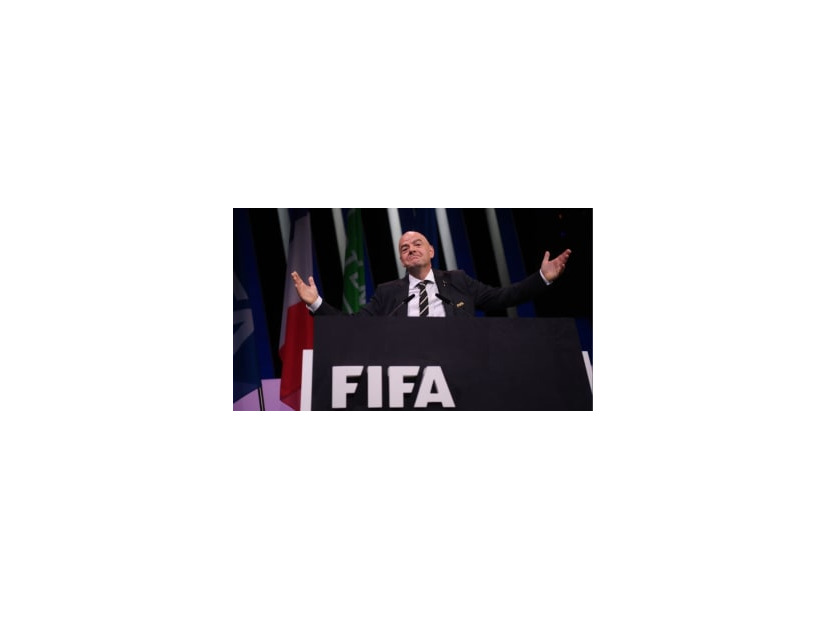 サッカー界のボス！FIFA会長がコーナーキックを蹴るとこうなる