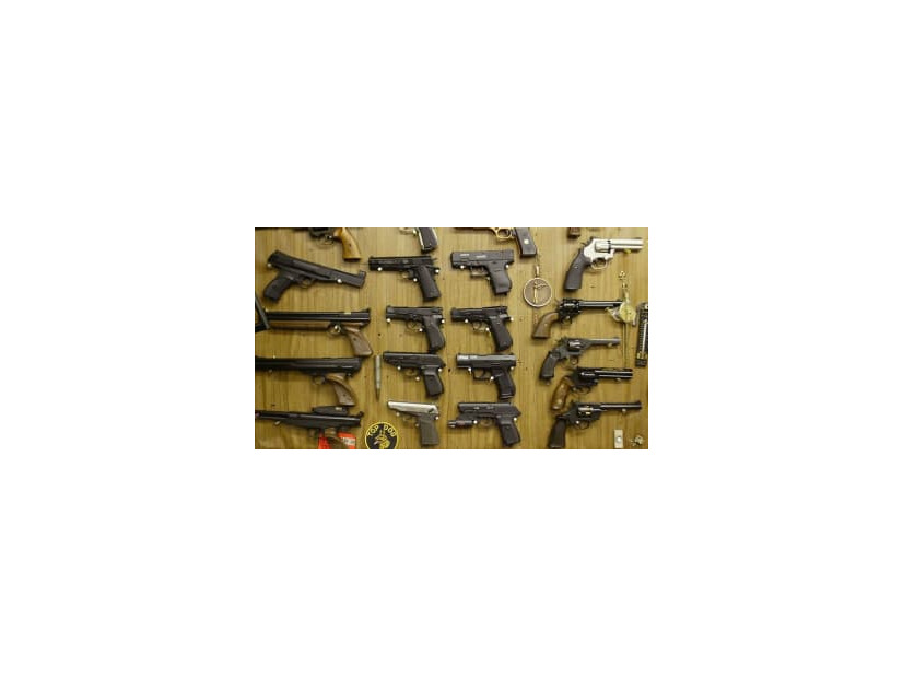 男性射殺の瞬間も…ウルグアイ優勝ファンが襲撃される衝撃映像