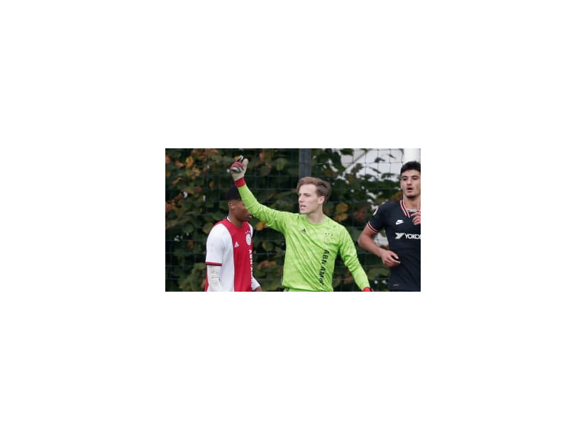 これは神采配！PK戦で投入の18歳GK、PK3本止めて自らPK蹴り込む