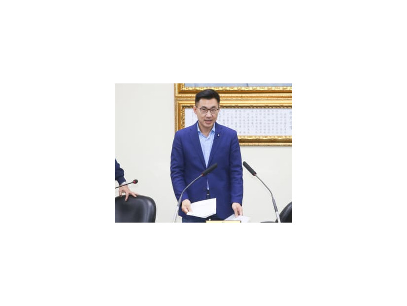 台湾国民党の新党首に選出され、あいさつする江啓臣氏＝7日、台北（中央通信社＝共同）