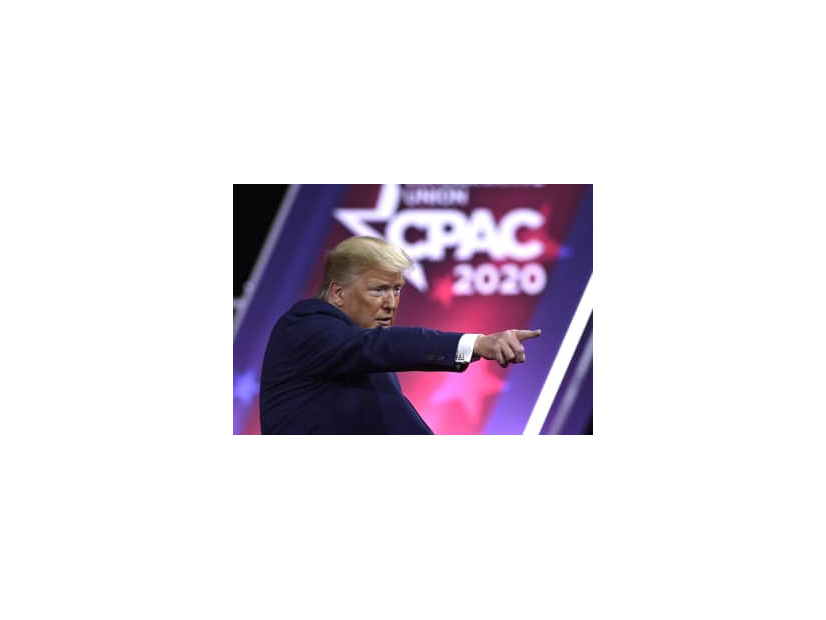 米首都ワシントン近郊で開かれた「保守政治行動会議（CPAC）」で発言するトランプ大統領＝2月29日（UPI＝共同）