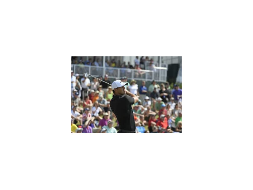 17年の第3ラウンド　ケプカの17番でのティショット(Photo by Stan Badz/PGA TOUR)