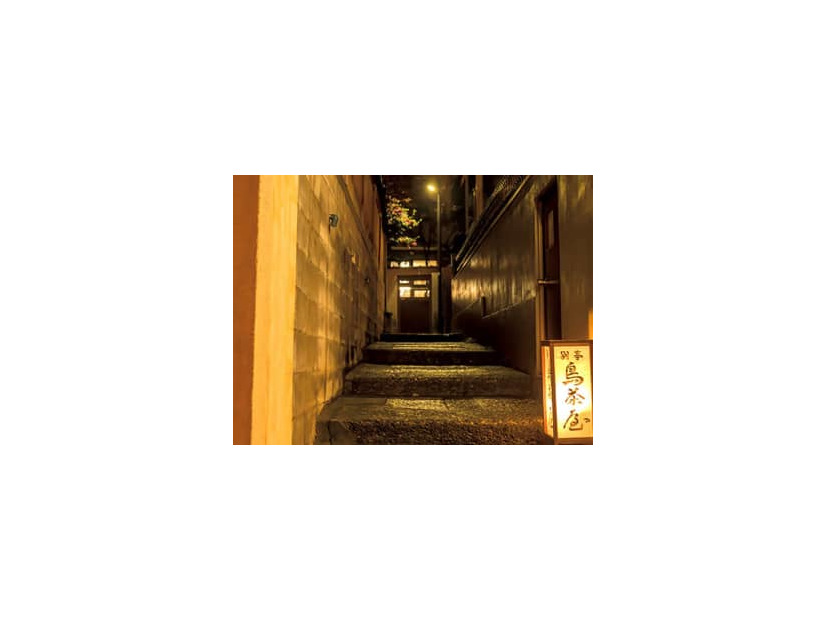 三味線の音が聞こえる粋な石畳の先に、神楽坂の新しき隠れ家となるフレンチが誕生していた！