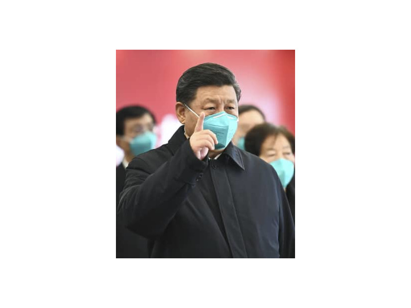 中国・武漢の「火神山医院」を視察する習近平国家主席＝2020年3月10日（新華社＝共同）