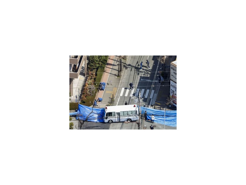 男性が心肺停止の状態で倒れていた現場周辺＝17日午後1時39分、兵庫県尼崎市（共同通信社ヘリから）