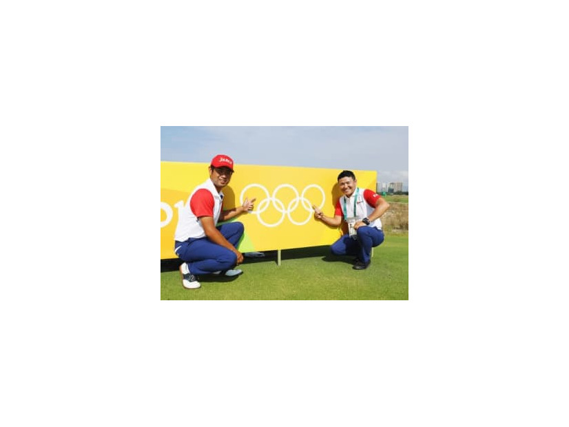 リオ五輪時に池田勇太（左）と写真におさまる丸山茂樹HC 延期についてコメントを出した（撮影：GettyImages)
